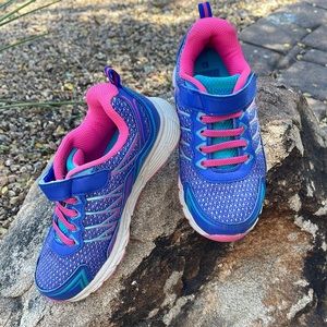 Kids size 13 tennis shoes